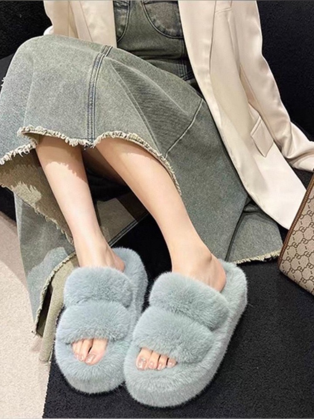 Plush Faux Fur Slide Slippers -